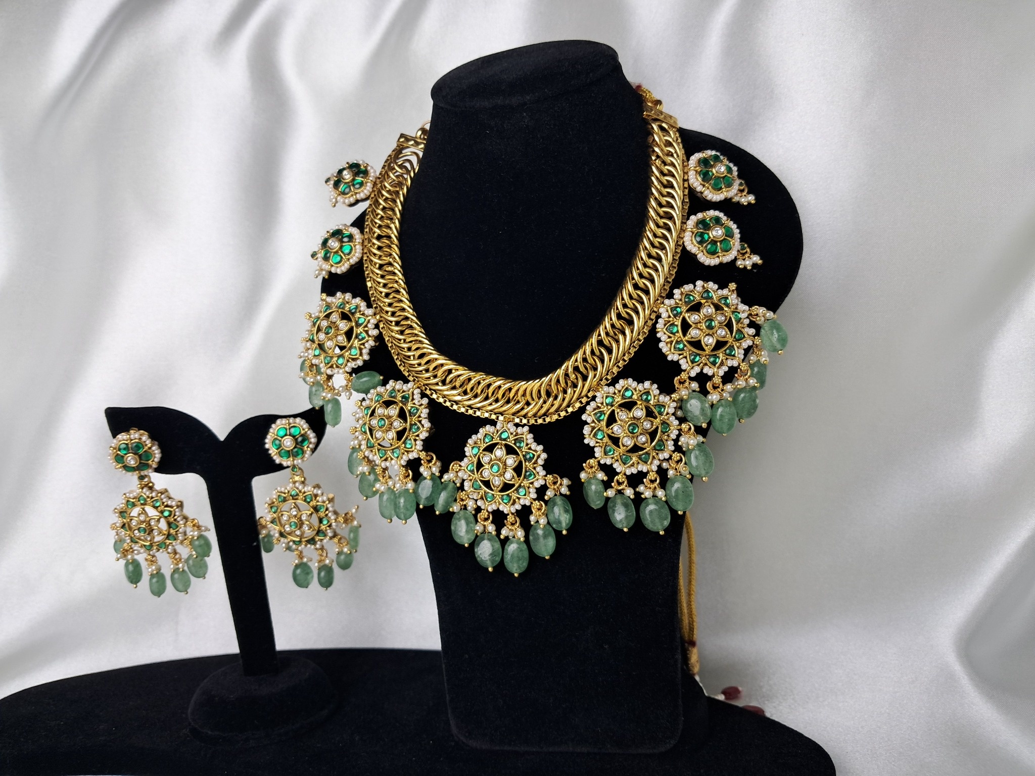 Kundan style Necklace with matching earrings